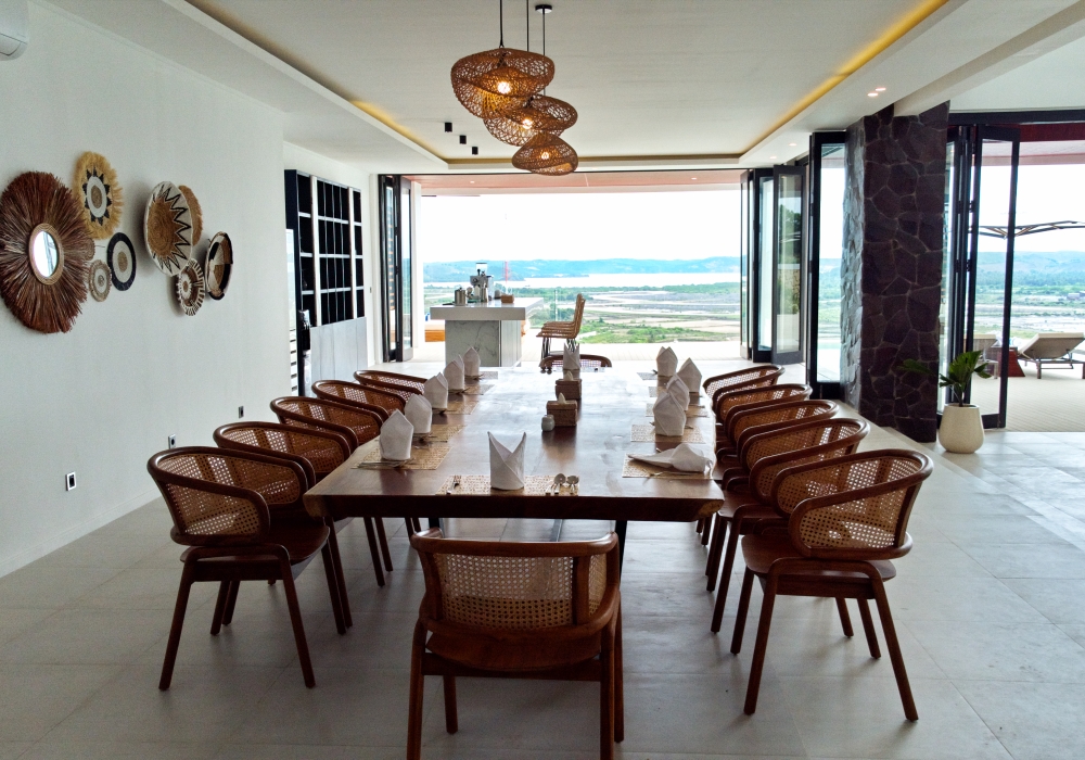 Interior view of Bungalow Queen