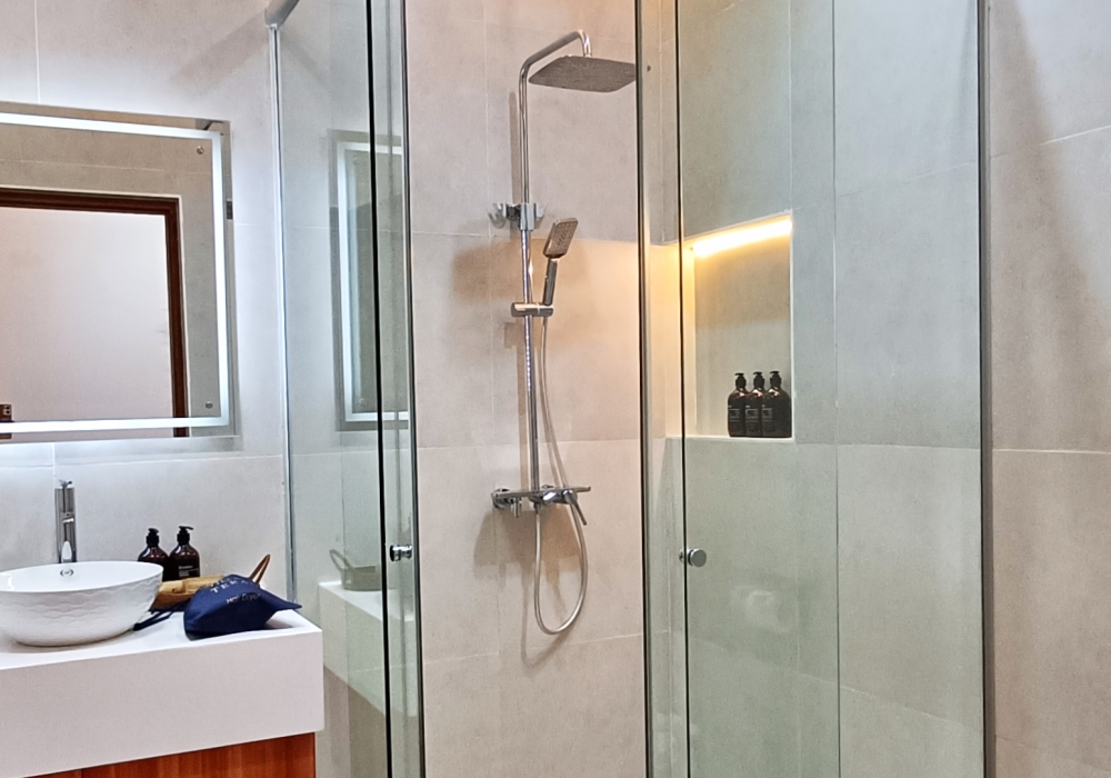 Interior view of Bungalow Queen